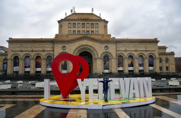 «Солнечный» дождливый Ереван «Солнечный» дождливый Ереван