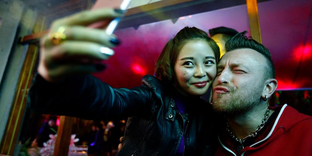 ЗАЖЁГ В КИТАЙСКОЙ НОЧНОЙ КУТЁЖНОЙ