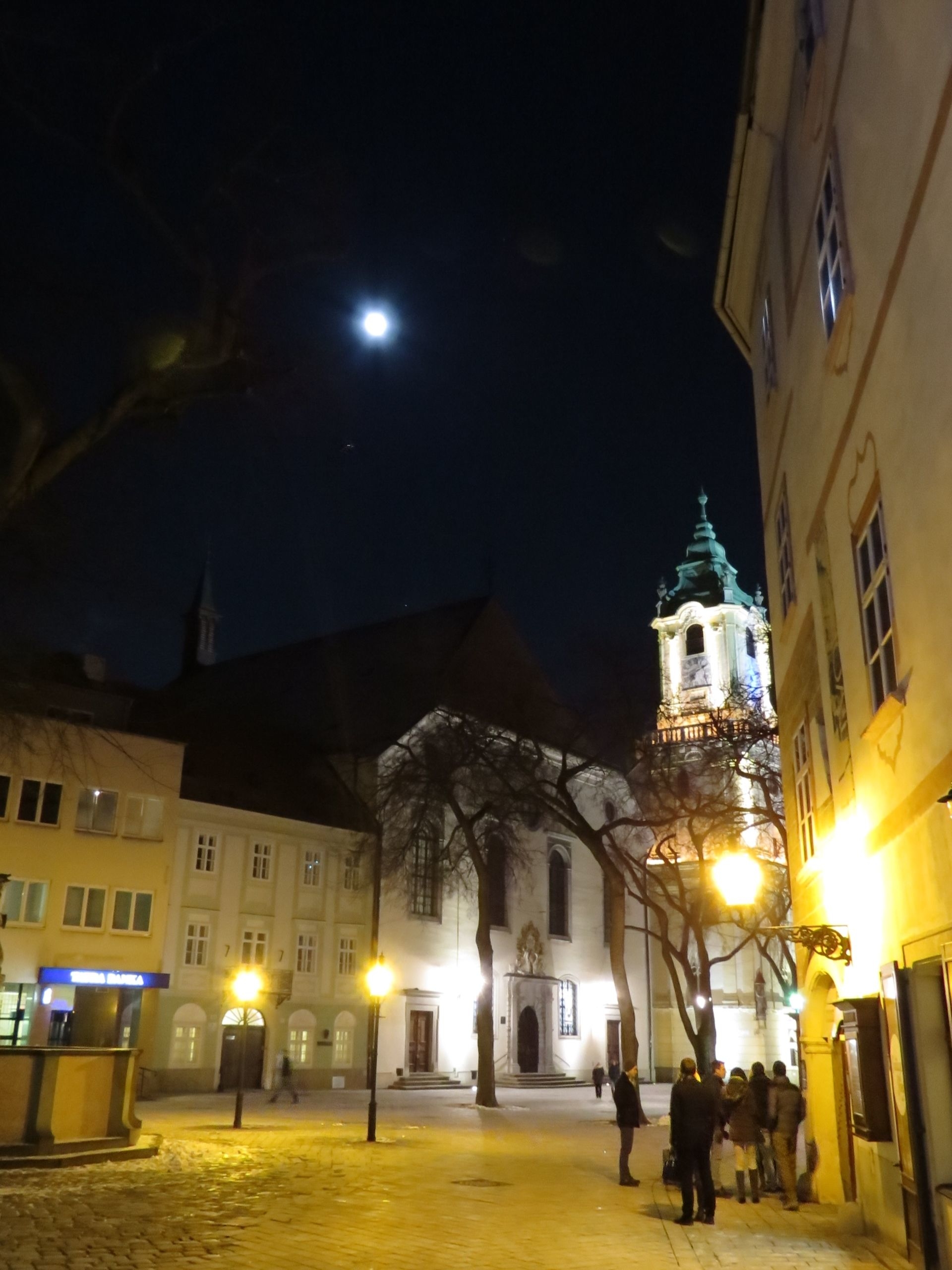 Братислава, анонсик